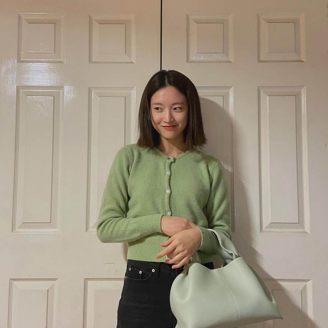 イ・ハウンさんのインスタグラム写真 - (イ・ハウンInstagram)「uno de mis colores favoritos👒」2月2日 13時08分 - lhaeun96