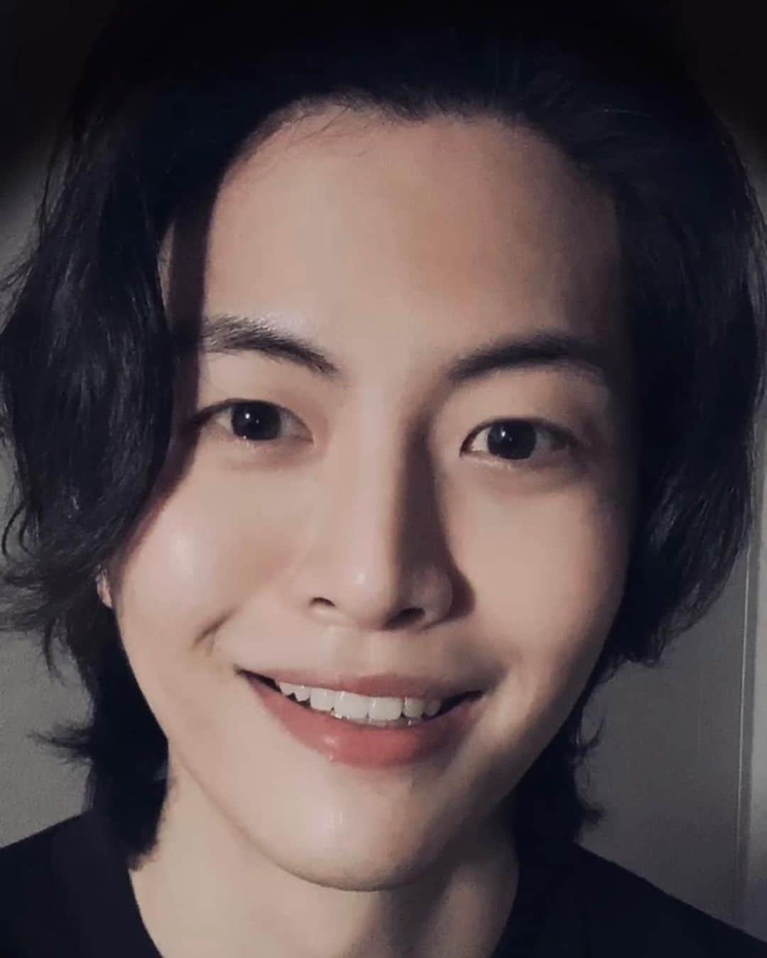 シン・スハンのインスタグラム：「클로즈업이란😄#부담샷주의#부담샷」