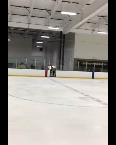 ヤロスラフ・パニオットのインスタグラム：「Happy national Get Up Day #wegetup  @usfigureskating everyone stay safe🙆🏻‍♂️」