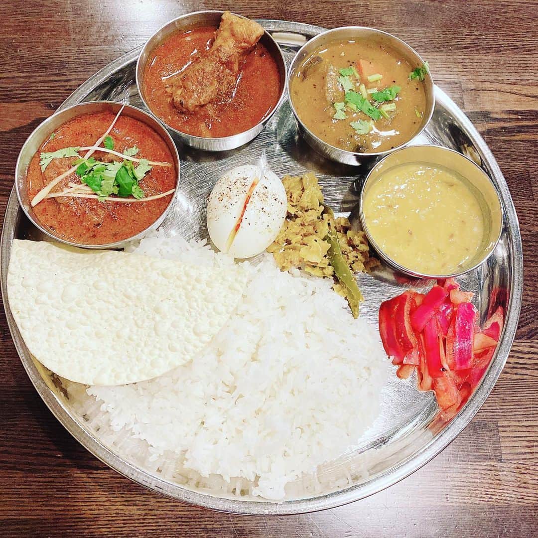 ただすけのインスタグラム：「そんな訳でカレーから始まりました。 今日は「ただっち」配信ライブです。 興味のある方は、詳細を大塚グレコのホームページからチェック宜しくお願いしまーす☺️」