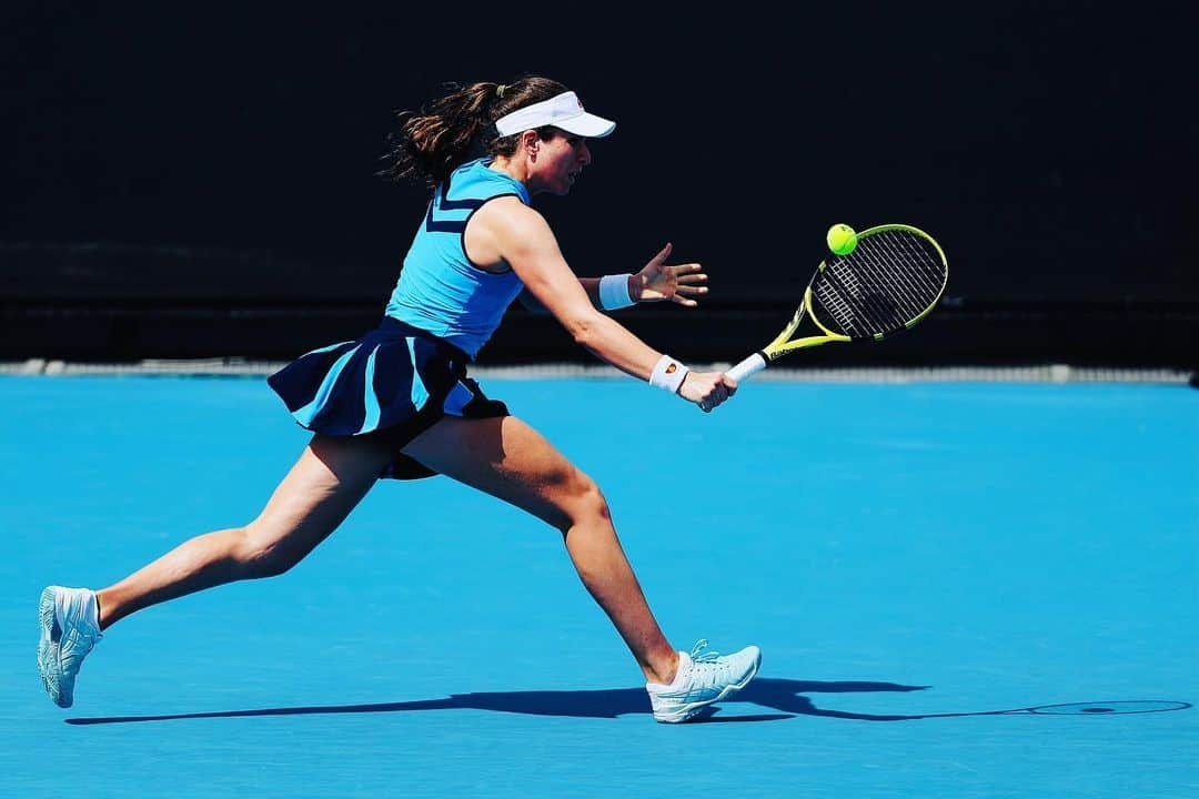 ジョアンナ・コンタさんのインスタグラム写真 - (ジョアンナ・コンタInstagram)「Back on court smiles 😁😁」2月2日 13時23分 - johannakonta