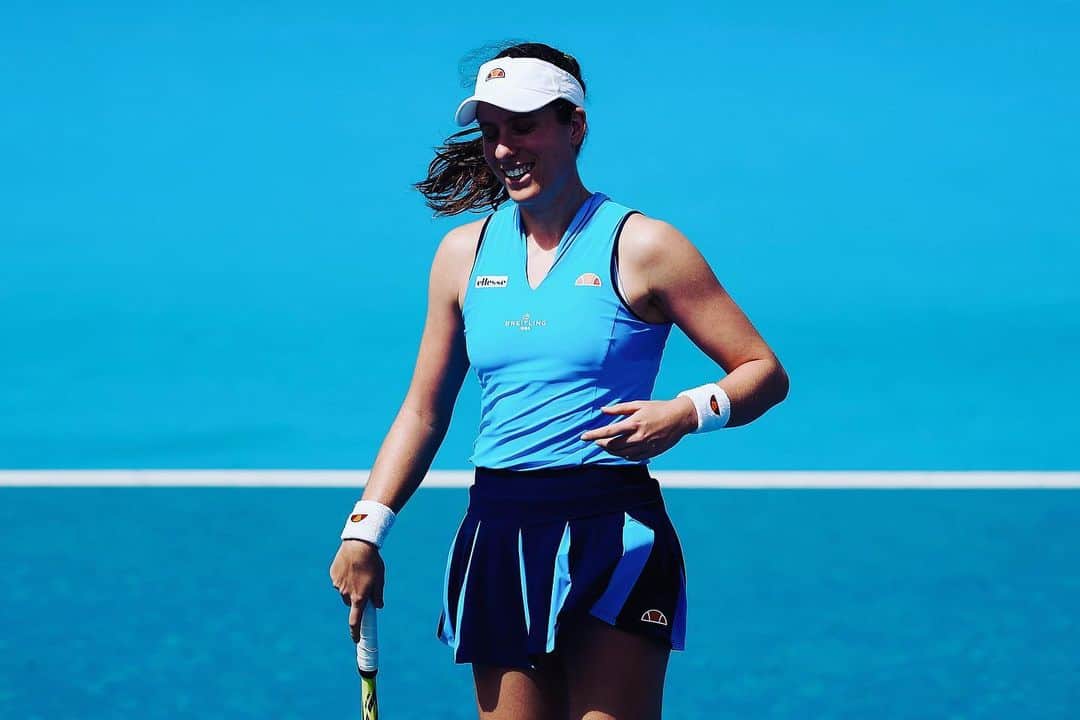 ジョアンナ・コンタのインスタグラム：「Back on court smiles 😁😁」