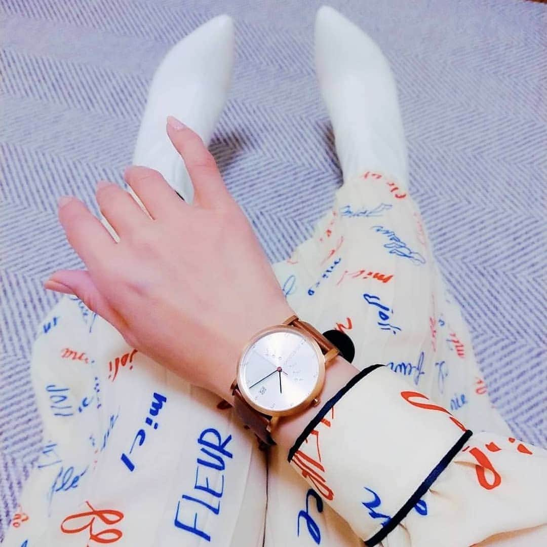 ピックさんのインスタグラム写真 - (ピックInstagram)「@nomonday_global  様より素敵な⌚を 、 今回は、パパもママも使える、男女共用タイプにしてみましたよ❤️ 、 今日の、コーディネートは、 #ルルウィルビー 様の お洋服 、 手元は、#ノーマンデー 、 今回も、クーポン発行してもらいましたので、気になった方は是非 、 「pick0ae25」使用で10%OFF 、 ピクの、ツンツンツンツンツンツンバージョンpart②😃 、 #時計 #腕時計 #nomonday #バレンタイン #バレンタインデー #ギフト #プレゼント #PR #手元倶楽部 #手元 #お洋服 #癒しわんこ #犬の動画 #犬のいる生活 #ミニチュアダックス #ミニチュアダックスゴールド #いぬすたぐらむ #犬 #いぬ #dog #dogstagram #インスタグラム #Instagram #ピック #15歳9ヶ月🌈 #わんわん小学校」2月2日 13時42分 - pick09040904