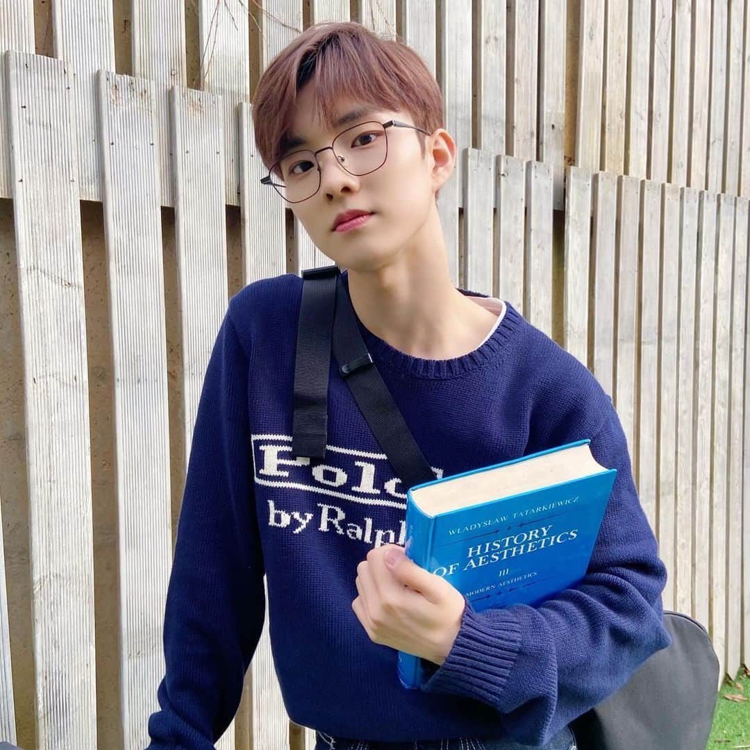 THE BOYZさんのインスタグラム写真 - (THE BOYZInstagram)「더비들이 크게 보고 싶어 하는 사진‼️ 무슨 촬영일까요?🧐  #THEBOYZ #더보이즈 #BOYZ_BITZ #THEB #더비 #주인공」2月2日 13時49分 - official_theboyz