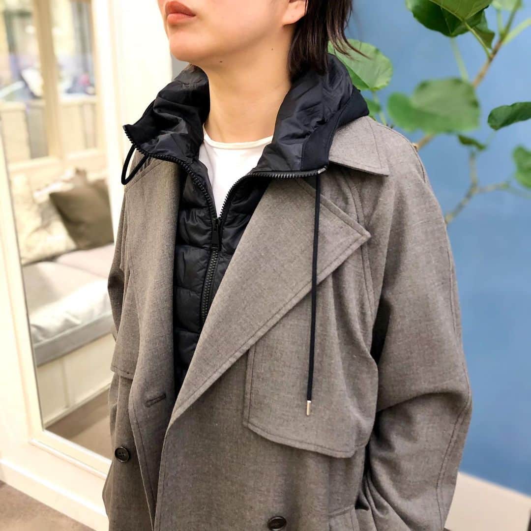 デミルクス ビームス 新宿のインスタグラム：「. 𝕤𝕠𝕞𝕖𝕥𝕚𝕞𝕖𝕤 𝕔𝕝𝕠𝕦𝕕𝕪🌥 . メンズライクなフロントデザイン🧥 .  #demiluxebeams  #BEAMS #21ss #moncler」