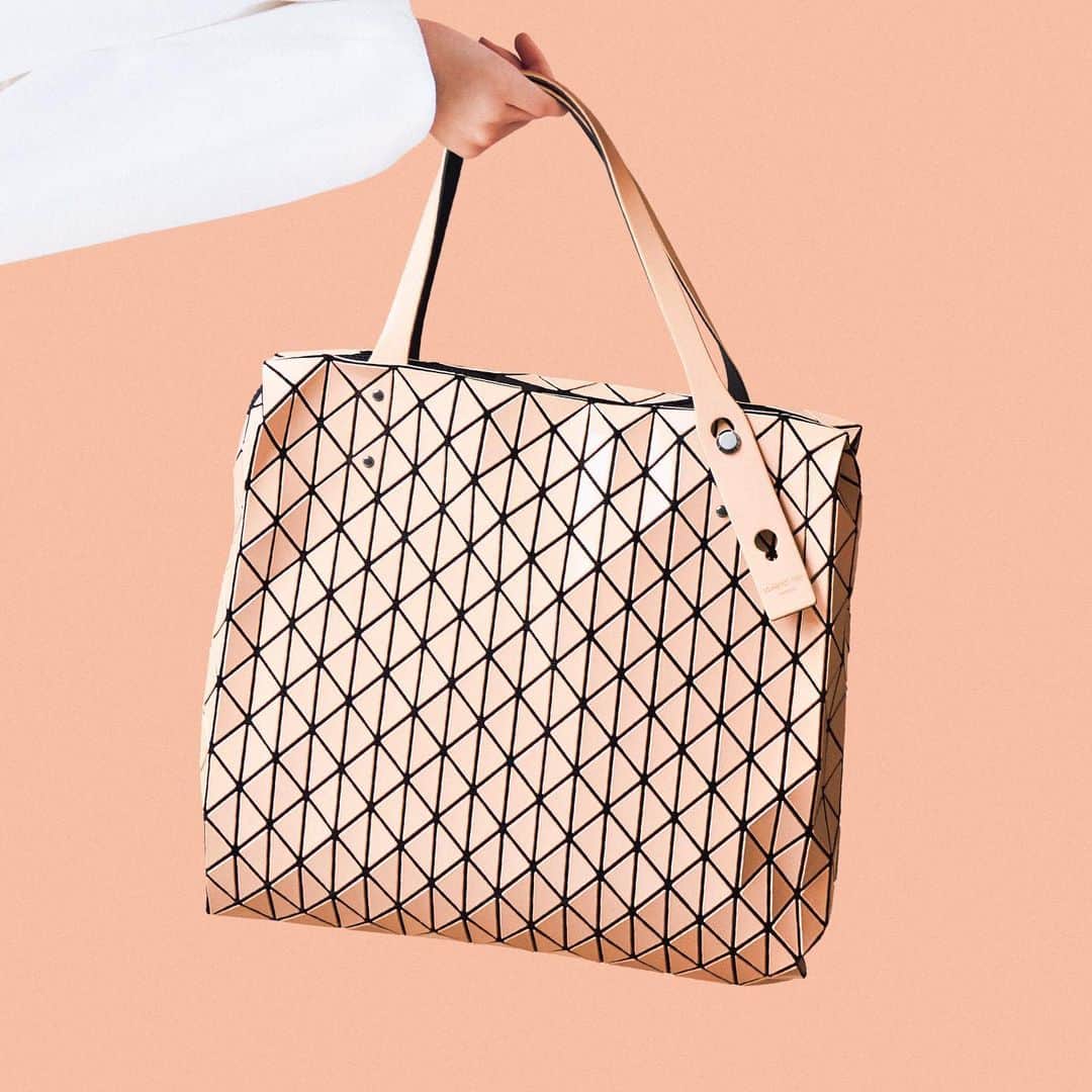 BAO BAO ISSEY MIYAKE Official Instagram accountさんのインスタグラム写真 - (BAO BAO ISSEY MIYAKE Official Instagram accountInstagram)「【NEW ITEM】ROW GLOSS  RELEASE MONTH February, 2021 *By country RELEASE MONTH may be different.  #baobaoisseymiyake #baobao #isseymiyake #totebag #rowgloss #ss21」2月2日 14時09分 - baobaoisseymiyake_official
