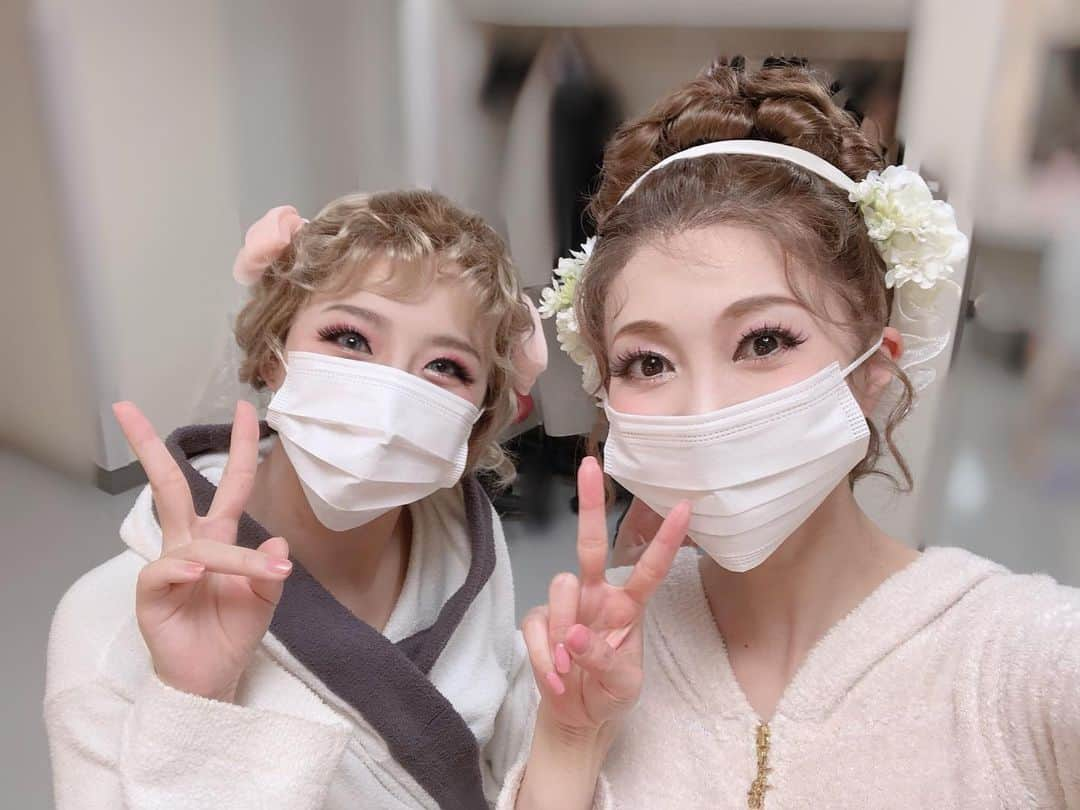 夢咲ねね（赤根那奈）さんのインスタグラム写真 - (夢咲ねね（赤根那奈）Instagram)「· 《ポーの一族》東京公演の舞台稽古が進んでます。 東京公演では、メリーベルちゃんと2人の楽屋♪ メリーベルとシーラの部屋🥀 と思って過ごしてます笑  · #ポーの一族 #東京国際フォーラムC #ミュージカル #🥀 #メリーベル と#シーラ #楽屋  #綺咲愛里ちゃん」2月2日 14時10分 - yumesaki__nene