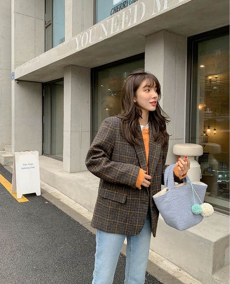 のインスタグラム：「🆕本日の新作5%OFF🆕 バランスよくミックスされたカラー、 程よいフィットと丈感で負担なく おしゃれに暖かく着用できるチェックジャケットです😊❣  詳細はサイトでチェックしてください💡  #イムブリー#IMVELY#ワンピース#大人カジュアル#大人可愛い#ootd#デイリー #カジュアルコーデ」