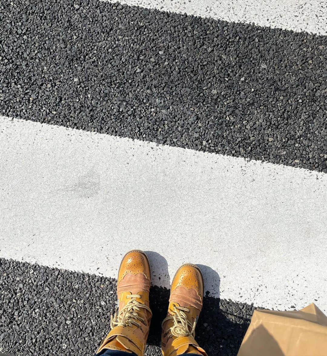 のインスタグラム：「2021年　2月になりましたね。  よーし！ライブからスタート！では無かったが、  にゃんと、新しい事にトライする事になりました。。  うーん、、ウチで大丈夫なんかな、、🙀と思う気持ちと、緊張とワクワク。  新しい事にトライするのはぇぇことやな。笑  まさかのこの歳で、、笑  いや、、  まぁ、、  選んでもらえて良かったと  思おう😊  Tammy、映画に出ます。笑  主演じゃありません。←当たり前や！笑  今からお稽古場へいてきまつ。  ちゃんと(演技と音楽も担当します)が出来たら、ご報告します。笑  どないなるんやろ。笑  わからんことがいーぱい  🤣←アホw  セリフ覚えな、、💧  初体験の45歳児、がんばりまつ。  大丈夫なんかーーっ‼️  やれるんかーっ‼️笑  知らんわーーっ‼️笑  。。。  皆様良い一日を🙇‍♀️  #Tammy #Tammyyanen #photo #シンガーソングライター #唄 #ギター #singer #songwriter #guitar #artist  #solo #music #song #恩学 #音楽 #live #love #life #2021 #映画 #movie #出演 #初めて #楽しみ #緊張 #がんばります #良い一日を #haveaniceday」
