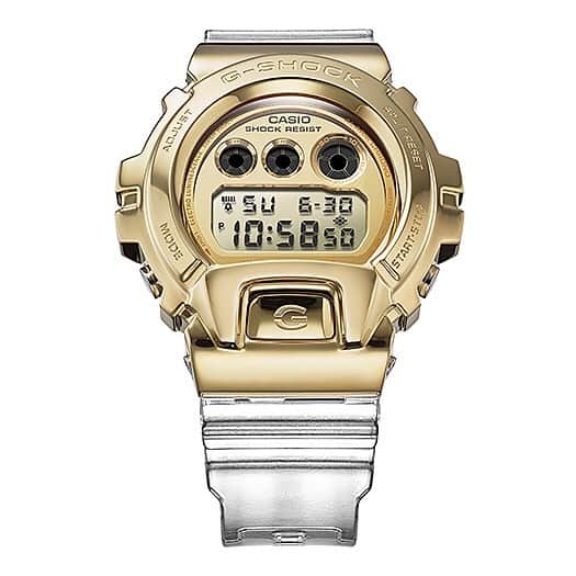 のインスタグラム：「予約受付中 2月19日発売 GM-6900SG-9JF ¥26,000+TAX ベースモデルは、ラウンドフォルム・トリグラフ・フロントボタンなどのキーデザインはそのままに、ベゼルをメタル化したGM-6900を採用。バンド部は透明のクリア樹脂を採用し時計部のゴールドを引き立たせ、洗練かつファッショナブルなデザインに仕上がりました。 仕様 ケース・ベゼル材質： 樹脂／ステンレススチール 樹脂バンド 耐衝撃構造（ショックレジスト） 無機ガラス ゴールド IP（IonPlated）ケース部 20気圧防水  サイズ・質量 サイズ（H×W×D） : 53.9×49.7×18.6mm 質量 : 96g  ■ご予約お問合せは、メール及びInstagramメッセージで受付中  WISP Nouvelle espece 心斎橋仲庭時計店 〒542-0081 大阪府大阪市中央区南船場４丁目１０−３ NAGAHORI BLDG 1F TEL06-6251-7573／mail：info@nakaniwa.co.jp  #GM6900SG9JF #GSHOCK #CASIO #カシオ #バレンタイン #プレゼント」