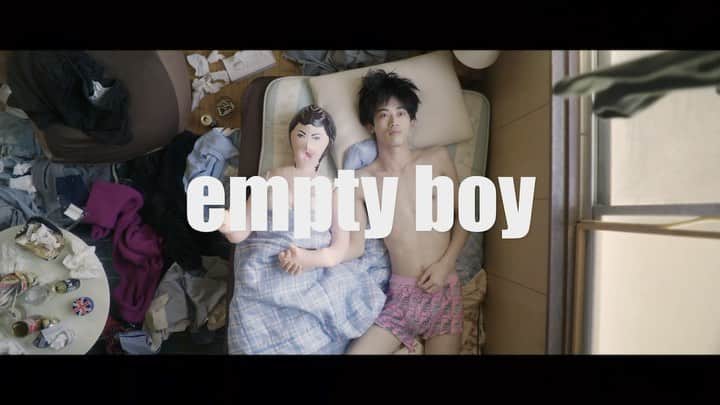 のインスタグラム：「﻿ ‼️Music Video 解禁‼️﻿ ﻿  ／﻿ ﻿ 夜の本気ダンス﻿ ミニアルバム『PHYSICAL』より﻿ ﻿ 「empty boy」MVを公開しました！﻿ https://youtu.be/f22M7P2_Dr0﻿ ﻿ "空っぽな男"が繰り返す生活とは…🤦🏻‍♂️﻿ ぜひご覧ください！﻿ ﻿ ＼﻿ ﻿ ▲YouTubeのリンクはハイライトから！﻿ ﻿ ﻿ #夜の本気ダンス﻿ #夜ダン﻿ #夜ダン_PHYSICAL」