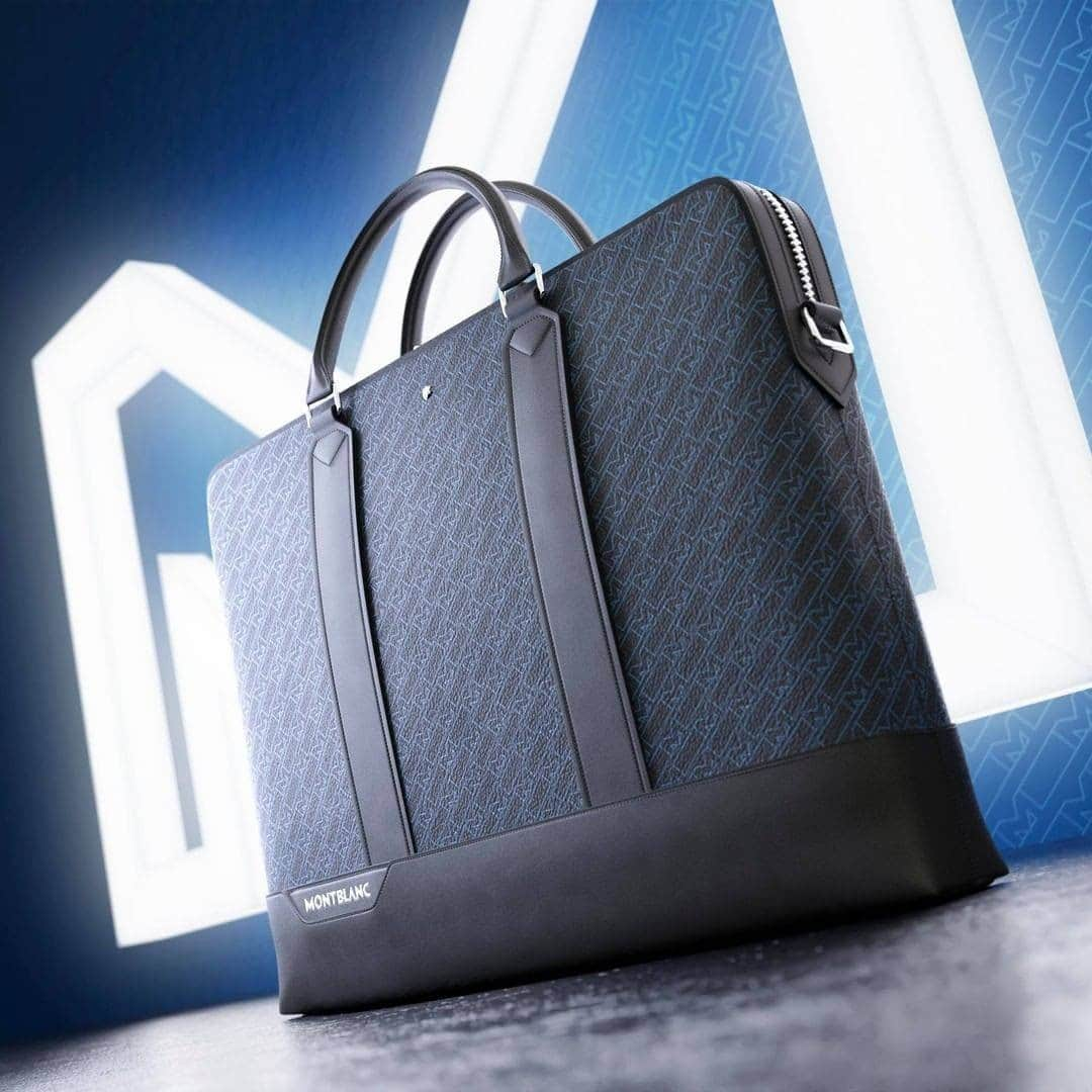 モンブランさんのインスタグラム写真 - (モンブランInstagram)「Featuring zippered and open pockets, enough space for A4 documents and two loops for writing instruments, the Montblanc M_Gram 4810 Slim Document Case is the perfect everyday companion.   Visit montblanc.com for more.」2月3日 0時04分 - montblanc