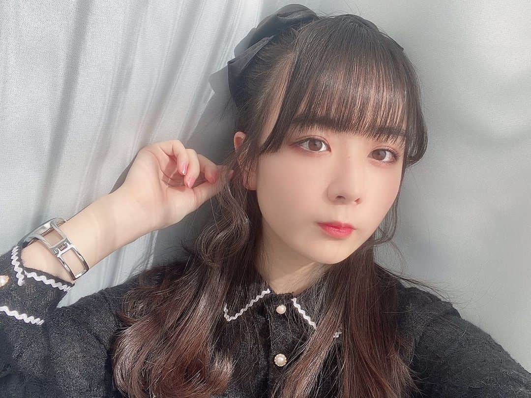 高田もものインスタグラム：「. まぶしすぎるゼ . かしこ . p.s.みんな恵方巻きたべた？ . #高田もも #かしこってなに #かしこ #あいどる #アイドル #idol #japaneseidol #ハーフアップ #blackoutfit #巻き髪 #前髪 #おくれ毛 #ワンピース #ミスid2021 #ミスid #instagood #instagram #bubblestokyo #ひらがなかみやど #かみやど」