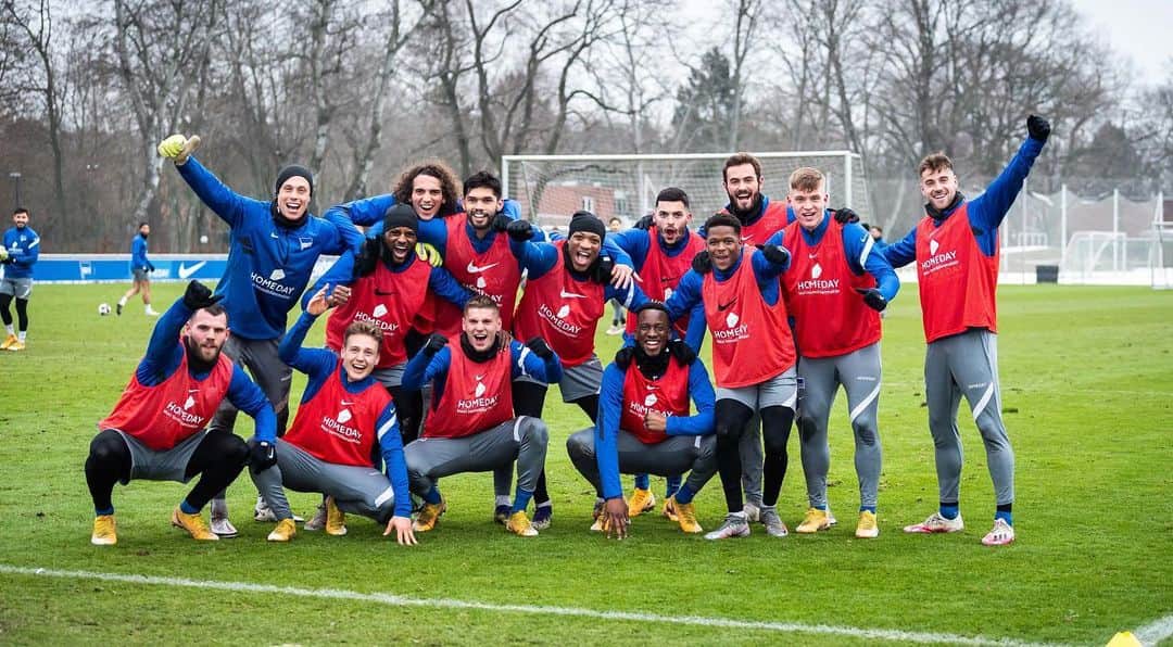 ヘルタ・ベルリンのインスタグラム：「Siegerteam! 💪 + @matteoguendouzi. 😂 . . #HaHoHe #herthabsc」