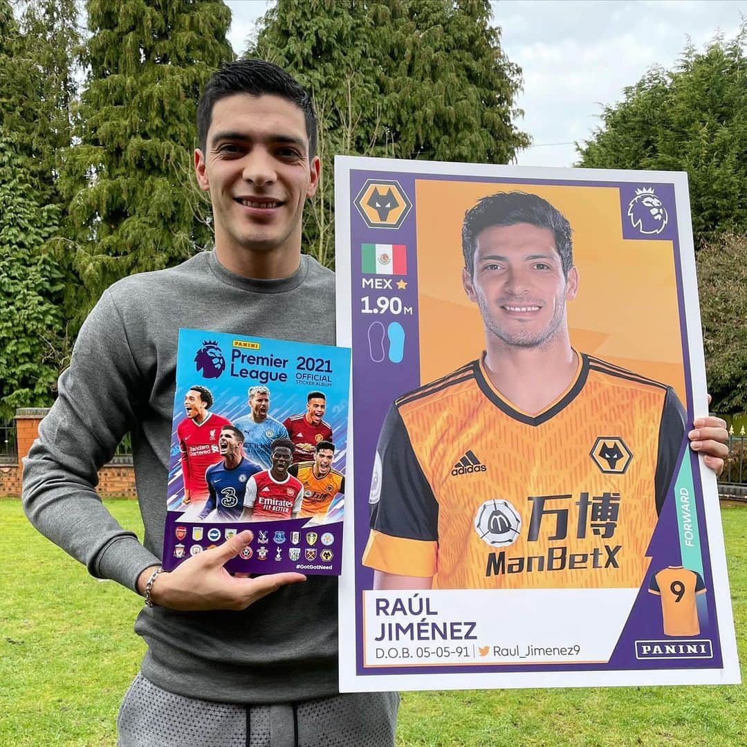 ラウール・ヒメネスさんのインスタグラム写真 - (ラウール・ヒメネスInstagram)「Contento de aparecer en la portada del nuevo álbum de la Premier League, gracias @panini_mx @paniniukofficial por este regalo.👍🏼👏🏼🤗😎」2月3日 0時05分 - raulalonsojimenez9