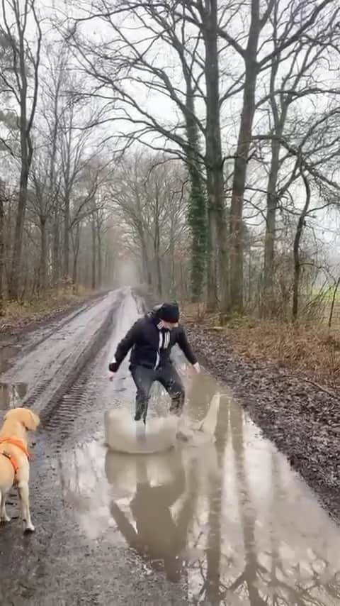 ティモ・バウムガルトルのインスタグラム：「Having fun outside 🙏🏽😂」