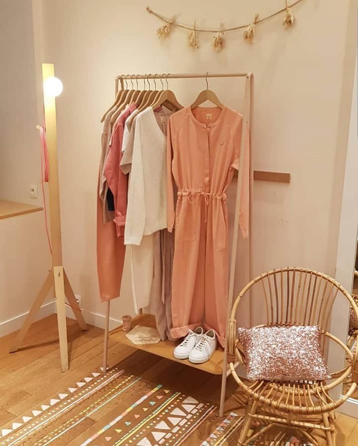 デプチオーのインスタグラム：「Rosie en boutique❣️⁠ Ici ... à Rennes ! ⁠ On aime vous y accueillir comme à la maison⁠ ⁠ #despetitshauts #despetitshautsaddict #despetitsmoments #rosie #lavieenplusjoliedepuis20ans #lavieenplusjolie」