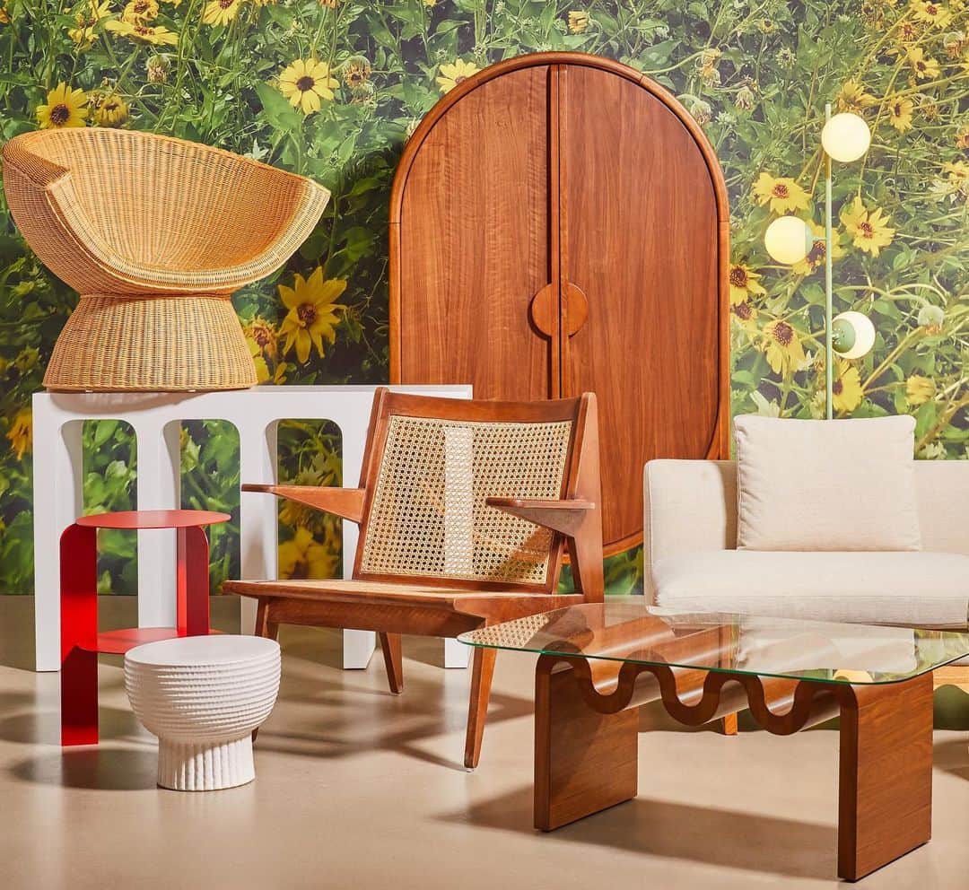 のインスタグラム：「We couldn't wait to show you what's coming in our @urbanoutfittershome spring furniture collection, so here's a sneak peak 🌼 What do you think? See and shop more at the link in bio. #UOHome」