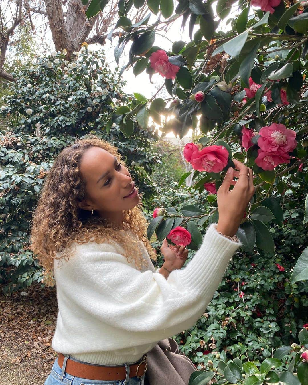レオナ・ルイスのインスタグラム：「Nature walks 🌿」