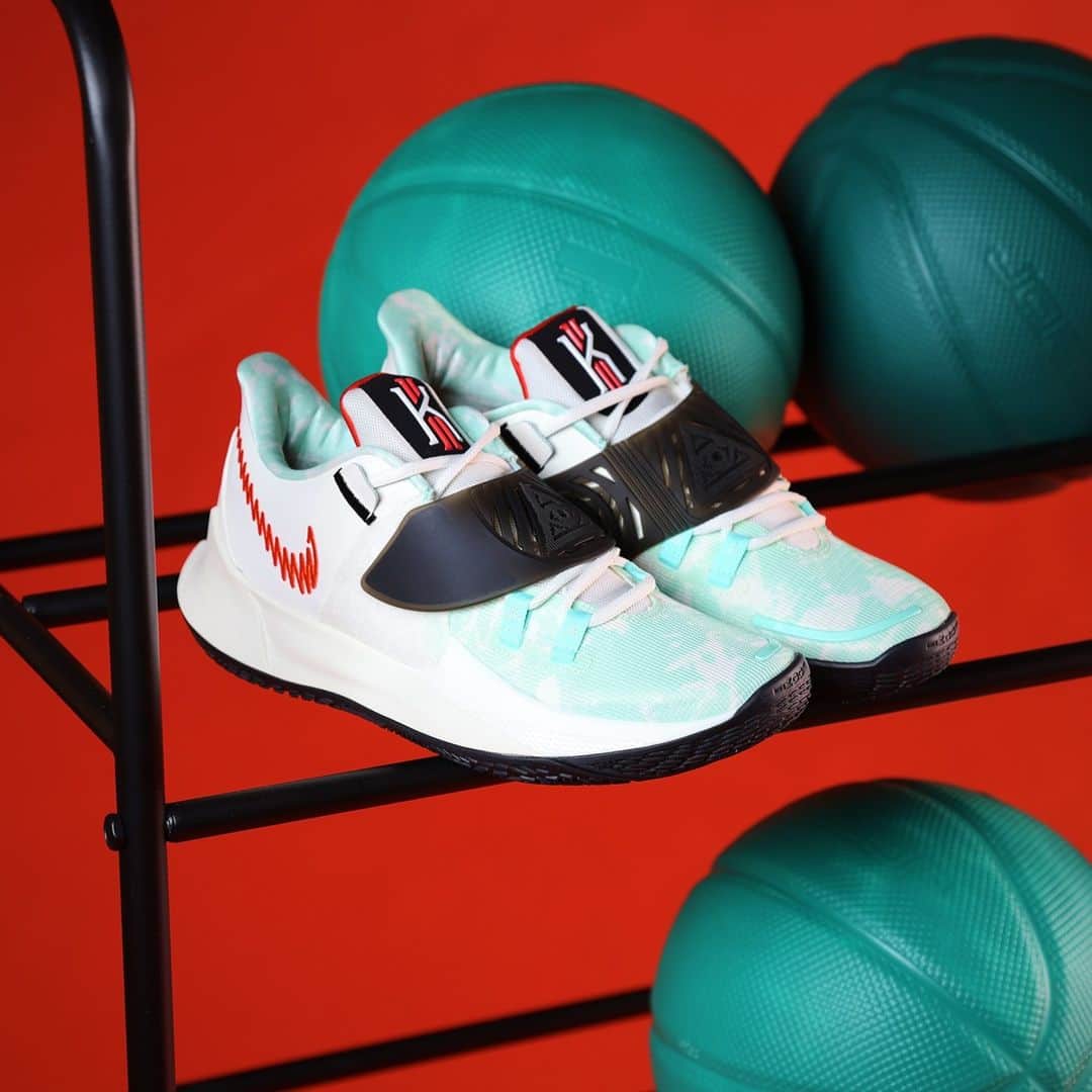 Foot Lockerのインスタグラム：「Low tops for the win. Cop the #Nike Kyrie Low 3 online and in-store.」