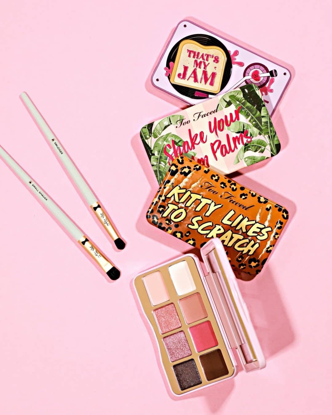 Too Facedのインスタグラム：「Craving a bite-sized palette? 😍 Our deliciously scented Mini Palettes have the perfect shades to spice up your glam at home and on the go! #toofaced」