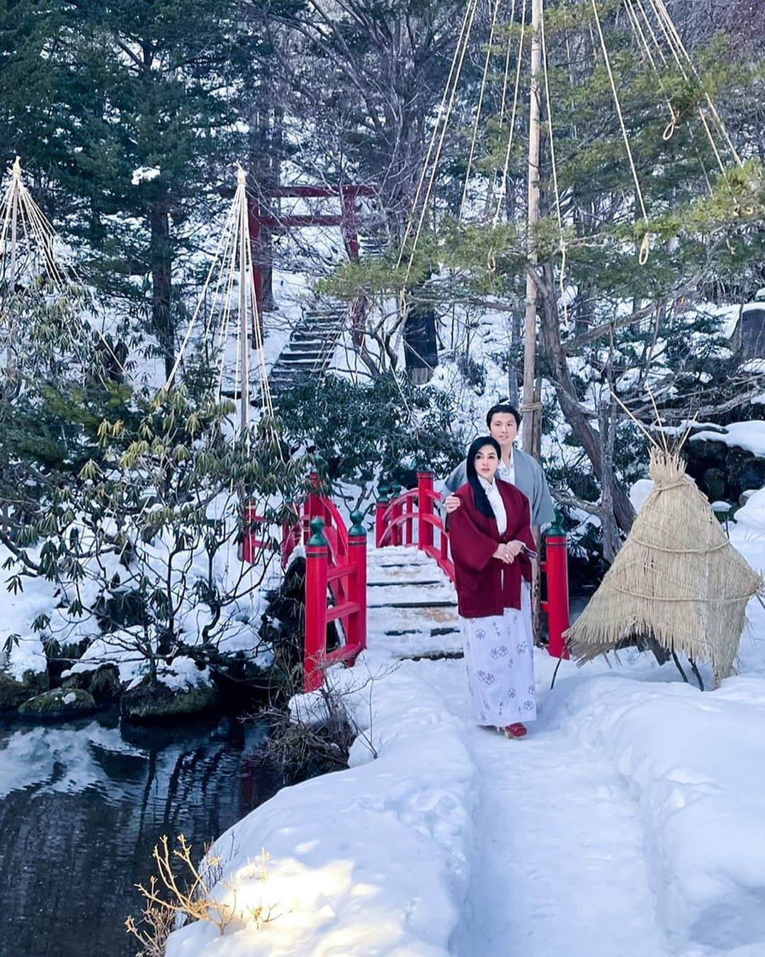 Syahriniさんのインスタグラム写真 - (SyahriniInstagram)「• Memakai ( Yukata ) Di Cuaca Dingin Sudah Biasa, Namunnn.... Memakai Yukata Di Saat Salju Turun Itu Luar  Biasa Rasanya,  ...  What An Experience ! @reinobarack   _________________ 𝓢𝓨𝓡 _________________  #PrincesSyahrini #Winter_2Feb2021 #WinterWonderland」2月2日 16時22分 - princessyahrini