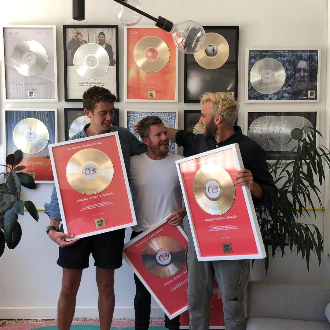 Flight Facilitiesのインスタグラム：「Happy birthday to the man behind the scenes. The one who makes sure we turn up to gigs (or even have them at all) our manager - @mrsamuelbeck」