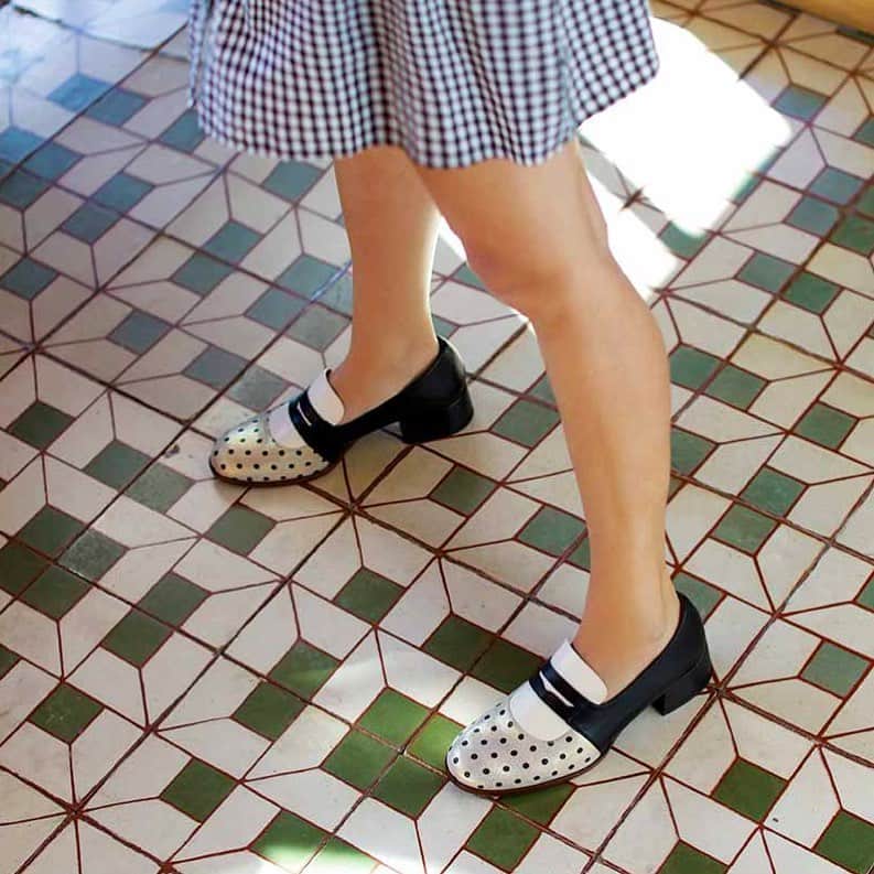 チエミハラさんのインスタグラム写真 - (チエミハラInstagram)「You know we love our polka dots 🤍 This SS21 we bring you unique materials and combinations 💫 Style SALEM at chiemihara.com  . . . #ilovemychies #chiemihara #chie #chiemiharashoes #shoesmadeforhappiness #designershoes #womenshoes #madeinspain #ss21 #newcollection #newarrivals #springsummercollection #leathershoes #vintageinspirationshoes」2月2日 16時58分 - chiemihara