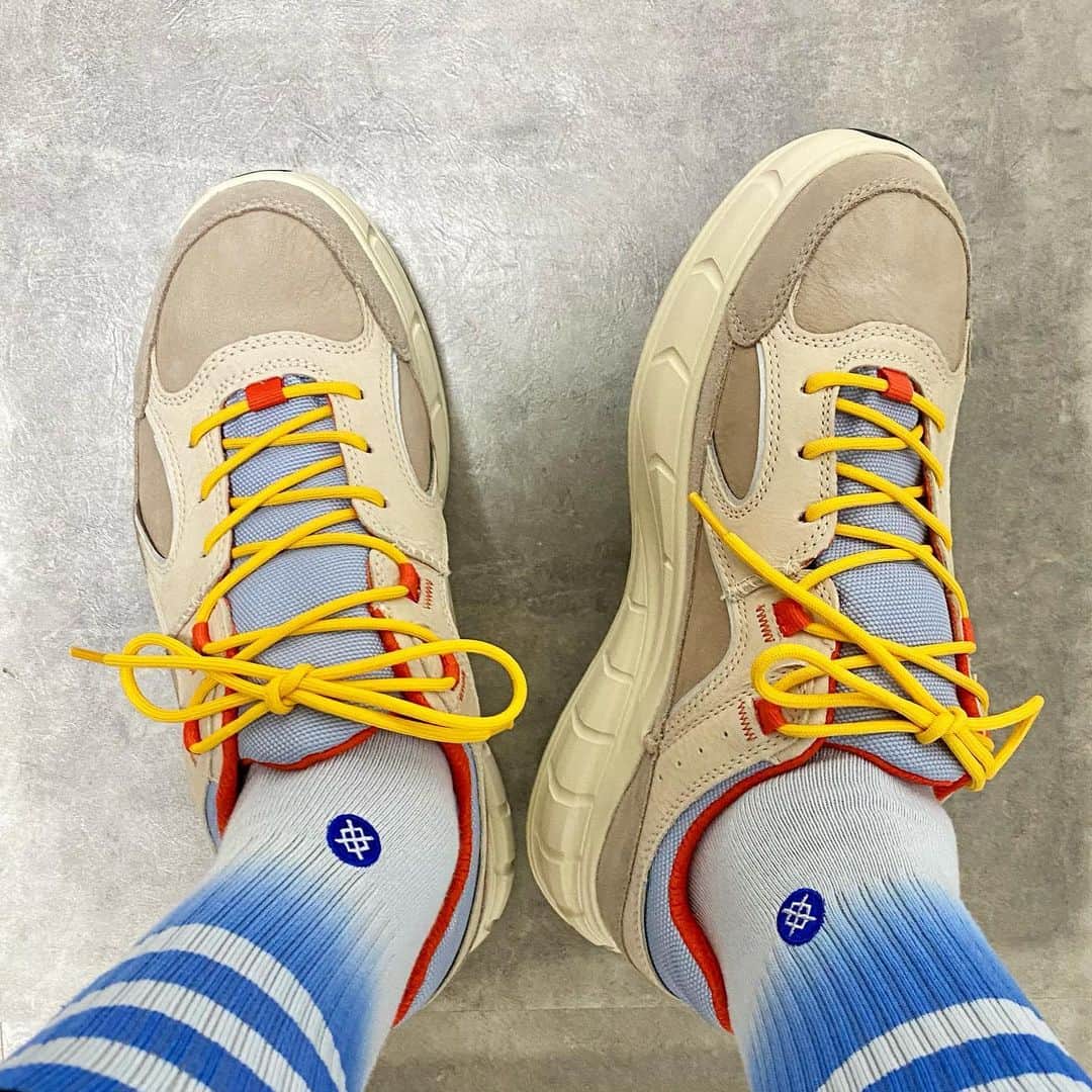宇野薫のインスタグラム：「UNO☆KICKS  UGG®︎ WESTSIDER LOW WEATHER ボリューム感、ヌバックの素材感◎ カラーリングもアウトドアテイストで良いです。  #unokicks #ugg #uggshoes #uggjapan #stancesocks  #スタンスソックス」