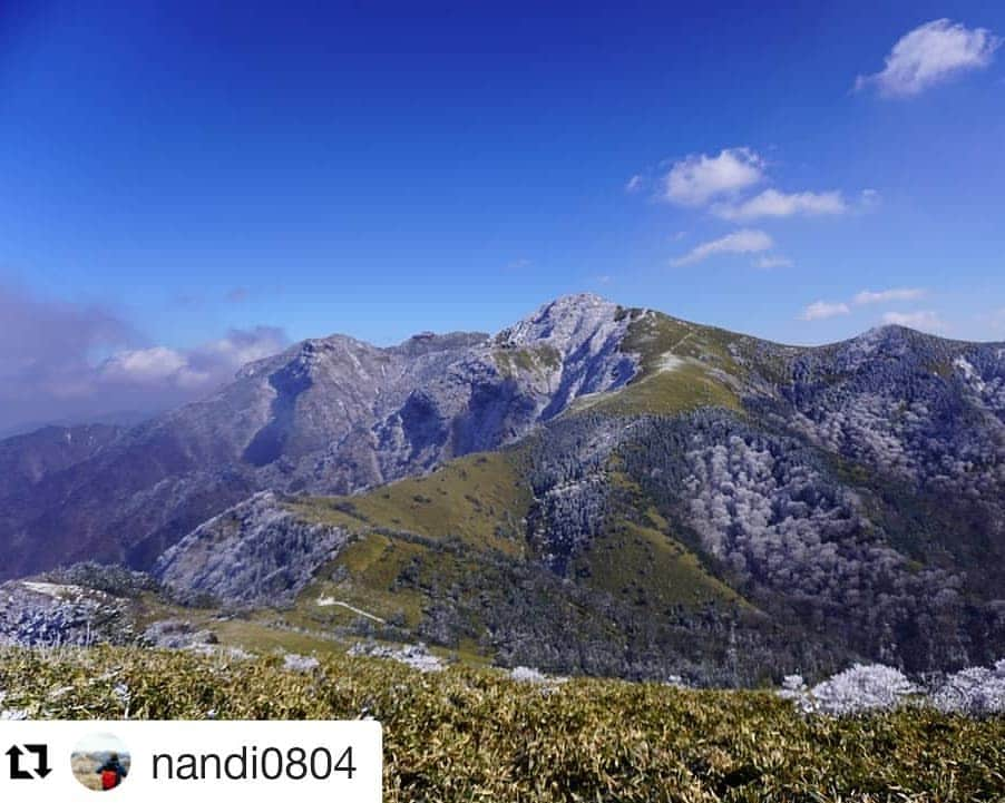 西条市さんのインスタグラム写真 - (西条市Instagram)「山のてっぺん⛰️にも春を感じます。 雪解け水が西条の暮らしを潤してくれる🌱  #Repost @nandi0804 (@get_repost) ・・・ いつ見てもカッコイイ 鞍瀬の頭  #鞍瀬の頭 #lovesaijo  #自撮りしたら切れた #この1枚の為に三脚もっていった #次からはやめよう」2月2日 17時01分 - lovesaijo