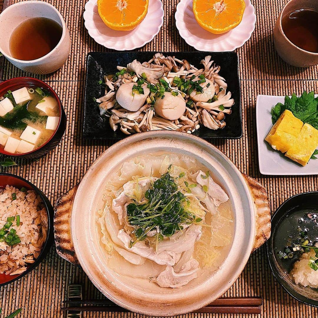 麻倉みなのインスタグラム：「いつかの晩御飯☺︎ #今日の献立#献立日記#献立#晩御飯#晩御飯の記録#バターホイル焼き #鍋#卵焼き」