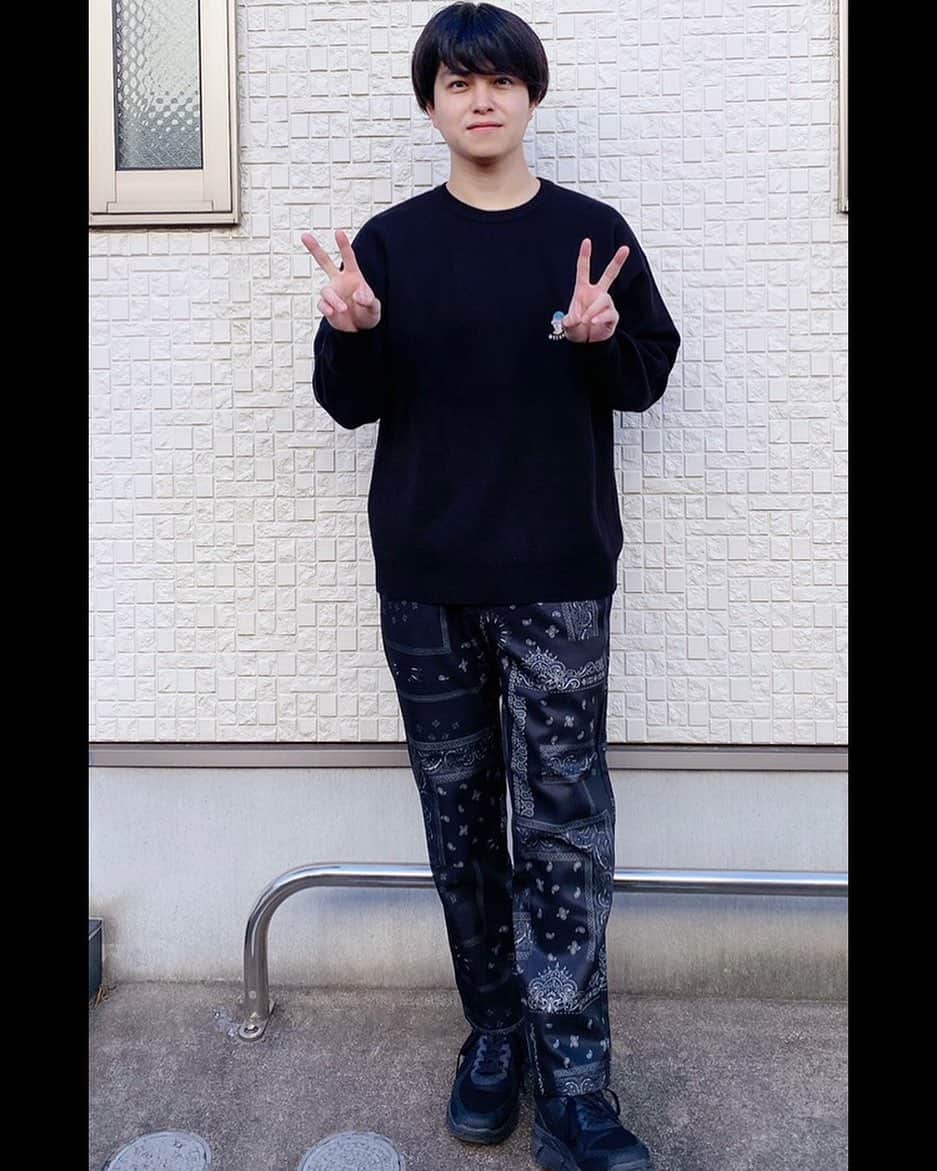 桜木那智のインスタグラム：「こちらもガチTubeのオンエアでの衣装。 rageblueさんです！ 柄物のパンツだけど主張激しすぎないやつ好きです。 そして、写真撮った時距離があったので、アップめにしてみました。」