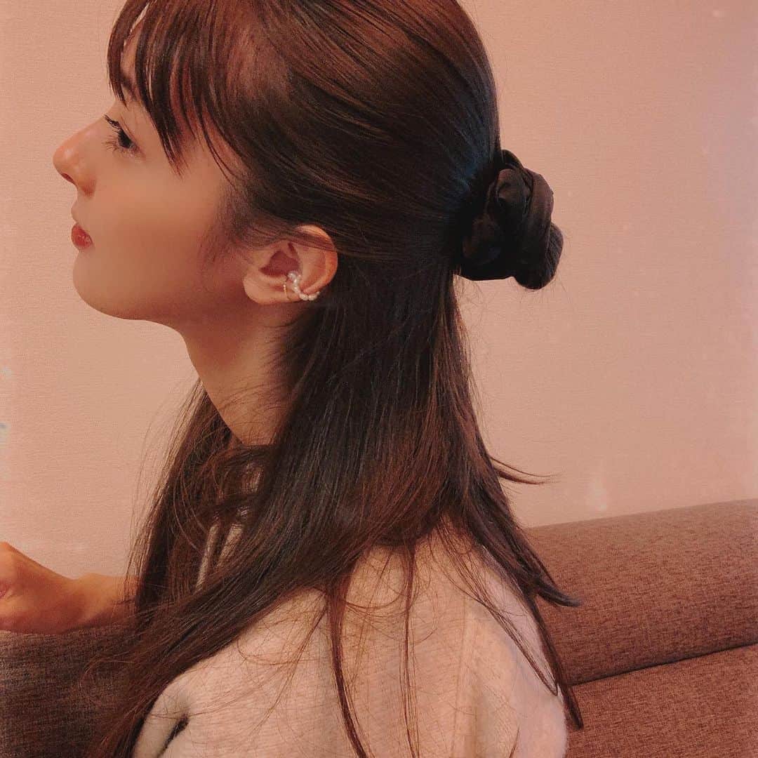 宮本茉由さんのインスタグラム写真 - (宮本茉由Instagram)「ZARAのシュシュ。かわいっ。 おうちスタイル🏠」2月2日 17時22分 - mayu_miyamoto_official