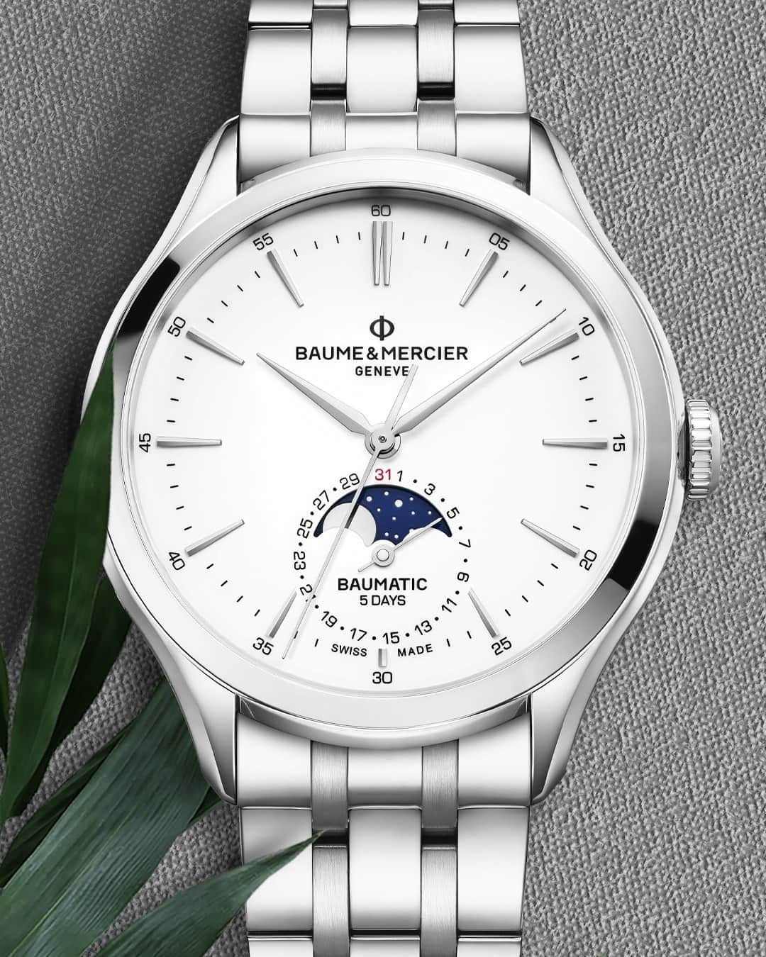 ボーンメルシーのインスタグラム：「Reveal your wild side with Clifton.  -- Clifton Baumatic 10552 42 mm, Automatic, Sapphire Crystal case back, 120 Hour Power reserve  -- #BaumeEtMercier⁣⁣ #Swissmade⁣⁣ #Watchmaking⁣⁣ #WatchOfTheDay⁣⁣ #Watches⁣⁣ #CliftonBaumatic #Design #Instawatch」