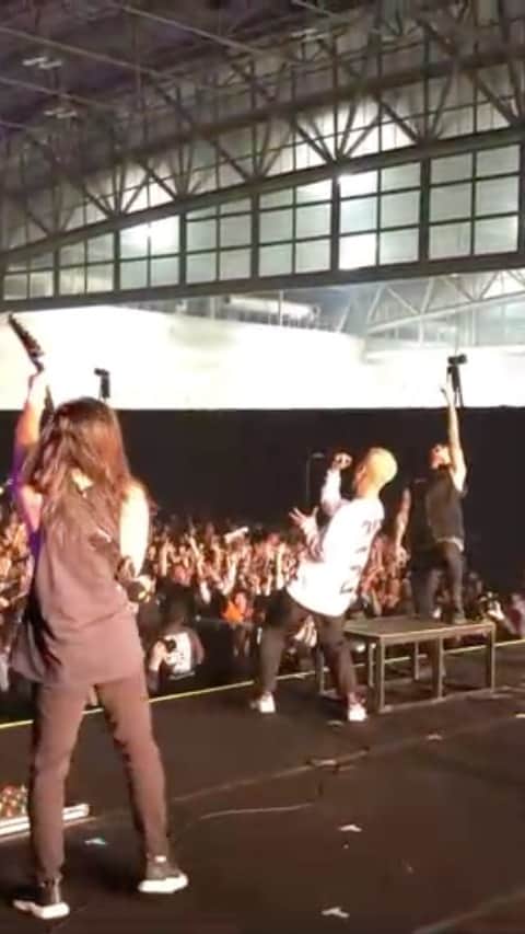 Crystal Lakeのインスタグラム：「We’re sure that 2 of the highlights of BLARE FEST were when we played “The Circle” featuring @masato_coldrain and coldrain played “Mayday” featuring @ryo_crystallake .  ちょうど一年前、BLARE FESTとLEAVE THEM ALL BEHINDに出演しました。 ”The Circle” feat. @masto_coldrain と”Mayday” feat. @ryo_crystallake が同日にプレイされたのはBLARE FESTが初めてのことです。」