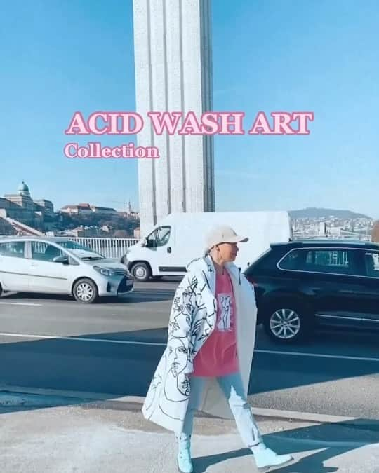 A N N A A M È L I Eのインスタグラム：「- ACID WASH ART Collection -   A tavalyi év abszolút kedvenc "Stay Home" matricás pulcsijai most sokatok örömére visszatérnek!  Az új szezonban a téma egy átgondolásával egy egyedi - @annaamelie_lines - rajzot keretez a minta, ezzel is vegyítve a technikákat és inspirációkat.  A megszokott oversize fazonok új, a tavaszt és a nyarat váró, a szívünknek kedves színekben tér vissza. Első színünk a “HIBISCUS” pink 🌺  Minden héten egy újabb színnel jelentkezünk, és minden színárnyalatból 10db pulcsi készül.  Rendeld meg időben! nehogy lemaradj kedvencedről!  ...  A pulcsik ára: 24.900 Ft  Rendelés leadás e-mailben: info@annaamelie.com  #annaamelie #budapest #soundon🔊」