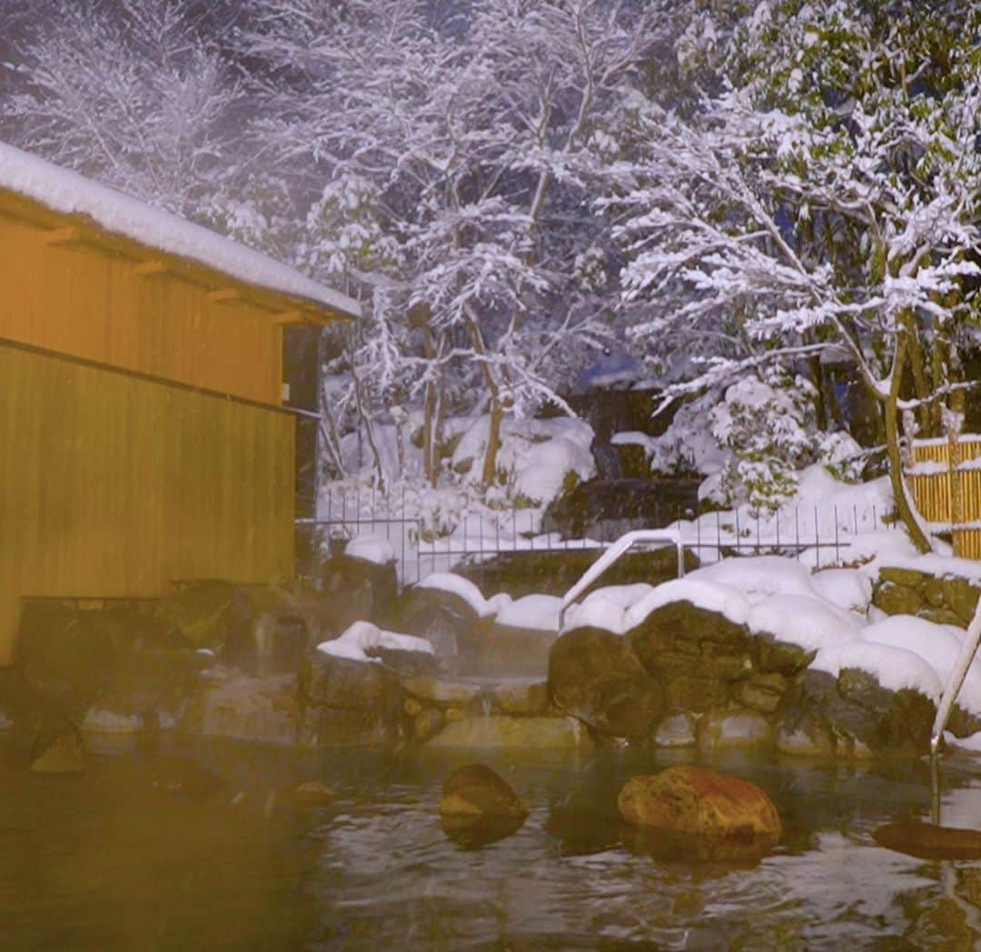 フジテレビ「空旅をあなたへ」さんのインスタグラム写真 - (フジテレビ「空旅をあなたへ」Instagram)「今週木曜日22:54〜の「空旅をあなたへ」は、 アーティスト・家入レオさんが巡る、城崎の空旅です✈️  兵庫県豊岡市にある、 およそ１３００年の歴史を誇る城崎温泉♨️ 風情ある街並みの中に、オシャレなお店もつらなり、魅惑あふれる湯の里です✨☺️  城崎を訪れるのは初めての家入さん。 外湯めぐりや大好きなチーズケーキを堪能しました☘️😆🧀  時に磨かれたぬくもりに出会う空旅です☘️❄️  放送をお楽しみに！ (※関東のみの放送です)   #家入レオ さん #兵庫県 #豊岡市 #城崎温泉 #外湯巡り #まんだら湯 #御所の湯 #offkinosaki  #空旅をあなたへ #soratabi #撮影 #撮影オフショット」2月2日 17時32分 - soratabi_fuji
