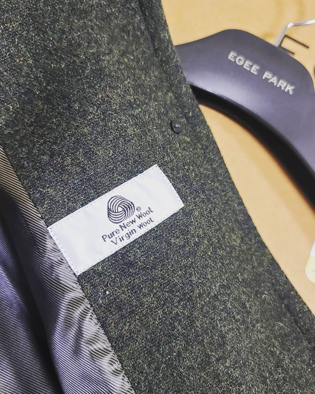 コン・ヒョンジュさんのインスタグラム写真 - (コン・ヒョンジュInstagram)「#패셔니스타 박은지씨가 디자인한 #이지파크 코트 은은한 카키 컬러가 고급스럽고~ 핏도 너무 예뻐😍 조만간 착샷 올릴게~ 고마워♡  @egeepark_official  @egeeparkcom #옷스타그램」2月2日 17時34分 - konghyunjoo