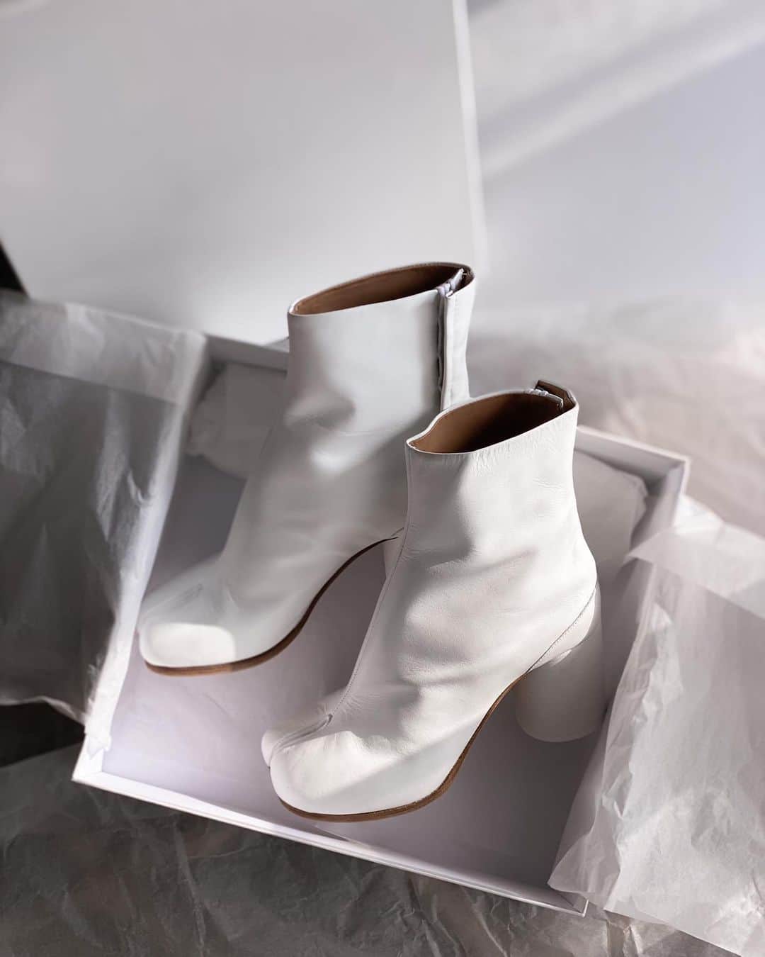 suzuka noseのインスタグラム：「2𝙣𝙙 “𝙏𝘼𝘽𝙄 “ @maisonmargiela 🤍」