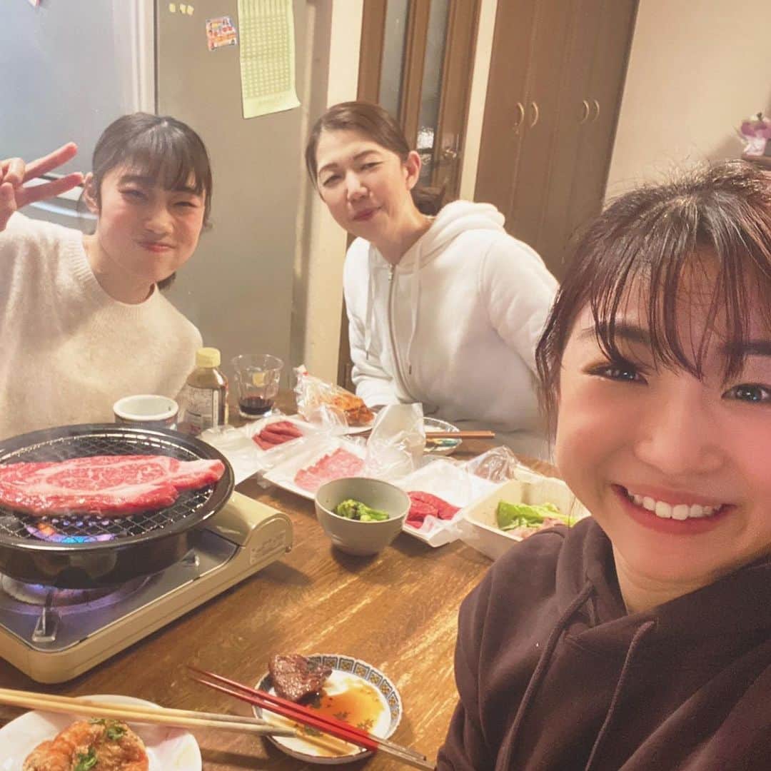内山由綺さんのインスタグラム写真 - (内山由綺Instagram)「念願の焼肉。 おうちにあすかちゃん来てくれてできた♡  また来てね♪ 外食できるようになったら美味しい焼肉食べ行こうね🍖♡  #おうちごはん  #体操焼肉部　 #おうちじかんを楽しもう」2月2日 17時55分 - yuki_gym_smile
