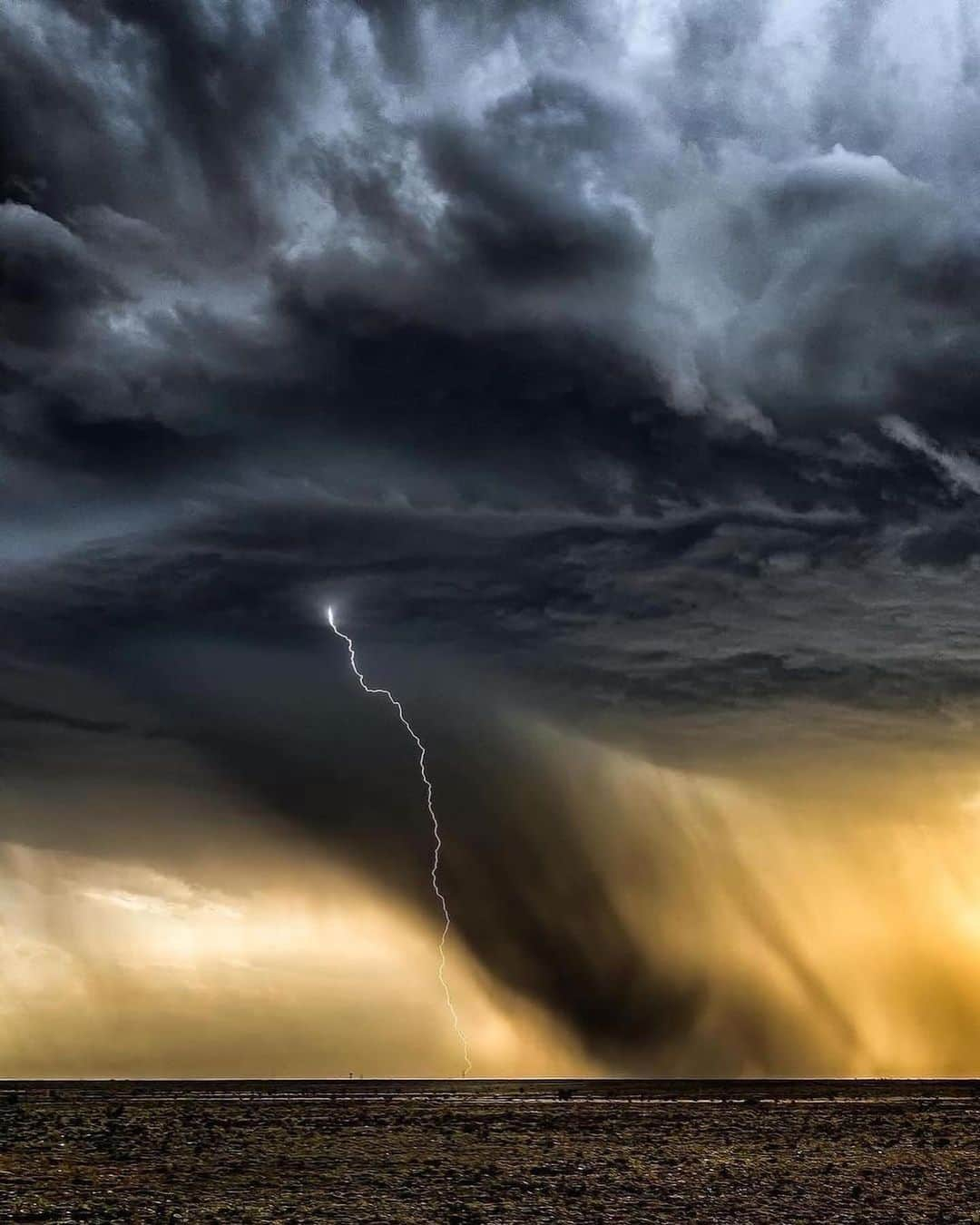 Canon Photographyさんのインスタグラム写真 - (Canon PhotographyInstagram)「Stunning storm images from the US! Photography // @adamkylejackson Curated by @steffeneisenacher  #texas #stormchasing #midwest #sunsetstorm #lightning」2月2日 17時52分 - cpcollectives