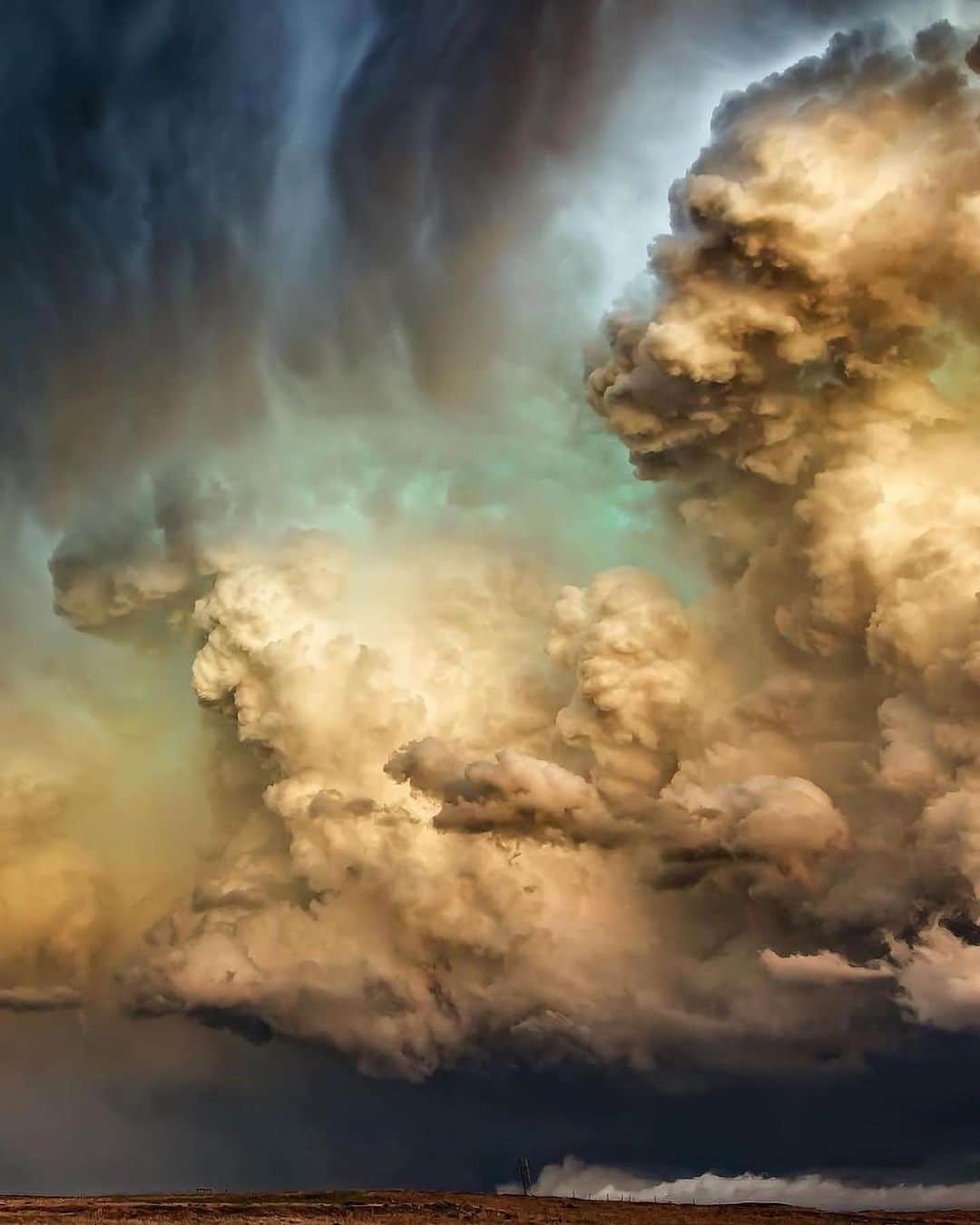 Canon Photographyさんのインスタグラム写真 - (Canon PhotographyInstagram)「Stunning storm images from the US! Photography // @adamkylejackson Curated by @steffeneisenacher  #texas #stormchasing #midwest #sunsetstorm #lightning」2月2日 17時52分 - cpcollectives