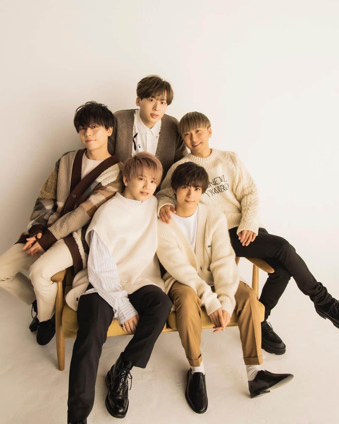 Da-iCEのインスタグラム：「*  「CanCam」3月号発売中です！  Album「SiX」にちなみ 五感を揺さぶるフォトシューティング  ということで、いつもと違う柔らかな Da-iCEをお届けしています！  @cancam_official  #CanCam #Da_iCE #バレンタイン仕様」