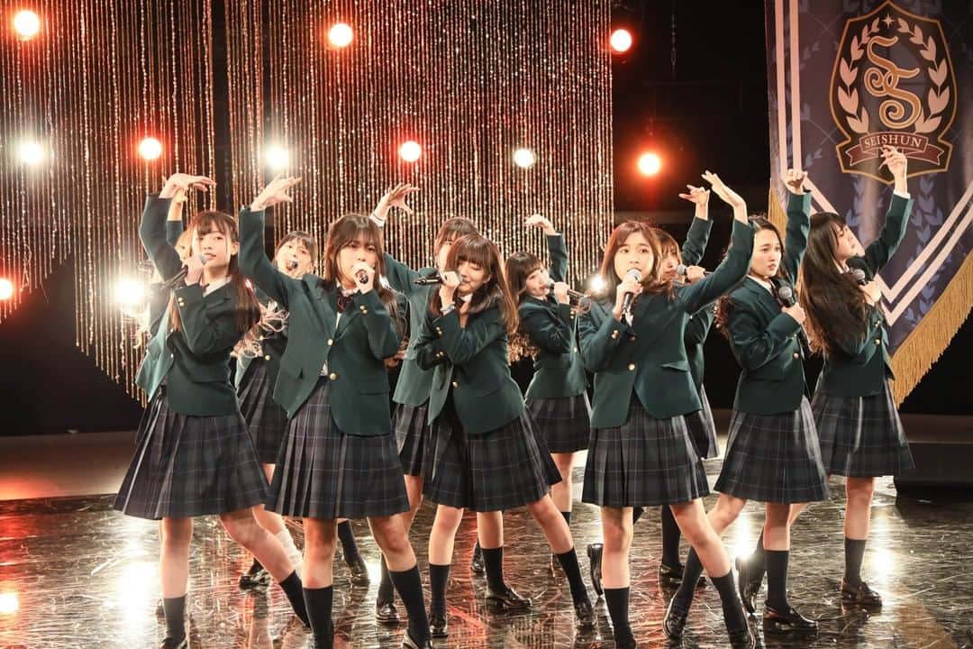 テレビ東京「青春高校３年C組」のインスタグラム：「🎁1/31(日)に開催された 青春高校3年C組オンラインLIVE  presented by OPEN HOUSE🏟 アーカイブ配信中です🖥️⚡️  あと何回できるかわかりません😭 残りの公演見届けてあげてください🙇‍♀️  青春高校３年Ｃ組HPオンライン公演から チケット購入できます。 https://viewing.live.line.me/liveg/276 視聴期間は2021/3/3(水) 23:59 まで  #openhouse #青春高校３年Ｃ組」