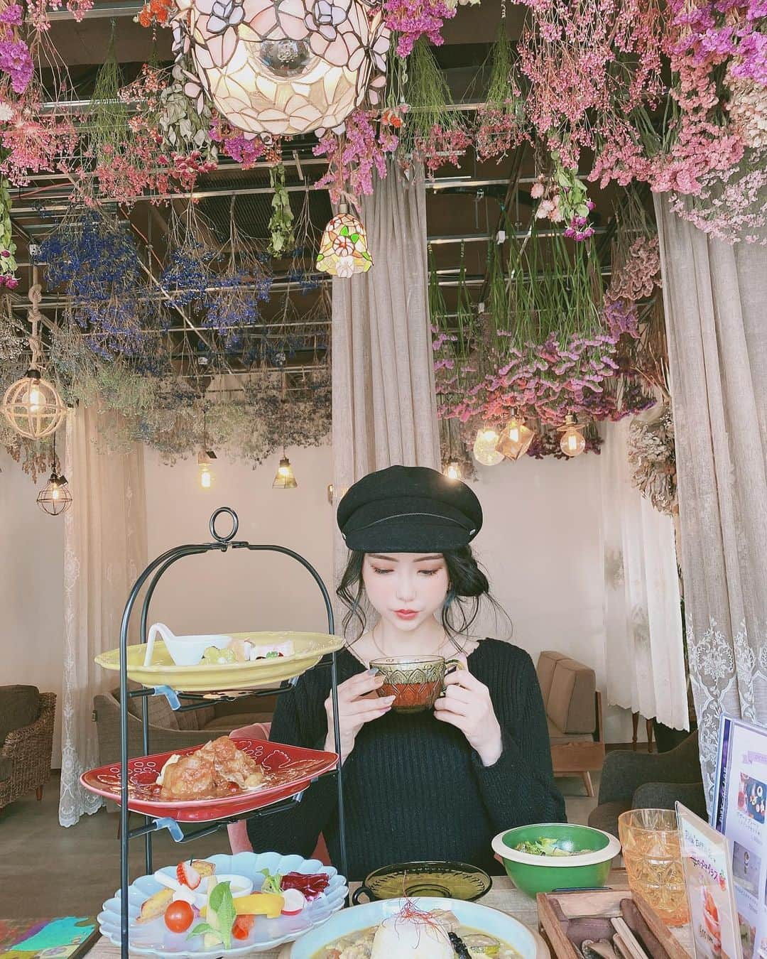 ゆかぴちゅさんのインスタグラム写真 - (ゆかぴちゅInstagram)「✩ 佐賀にもオシャレなカフェ あるんだよ〜🤪💕 ✩ ✩ #佐賀 #佐賀ランチ #ランチ #ランチプレート #佐賀カフェ #カフェ #アフタヌーンティー #キャスケット #キャスケットコーデ #お花屋さんカフェ #flowerstylelazuli #flowerstylerela #インスタ映え #映えスポット #l4l #l4likes #ぴちゅすたぐらむ」2月2日 18時03分 - pichustagram_