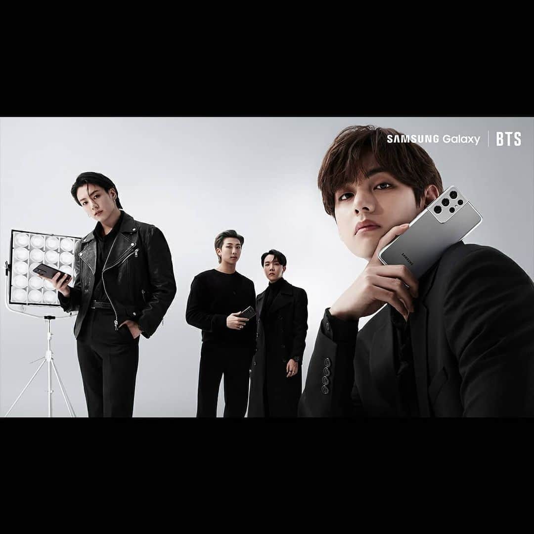 Samsung Mobileのインスタグラム：「We see you, and we’re loving the excitement! Can’t wait to show you what else we’ve got cooking up, but in the meantime, here are a couple more shots from our #GalaxyxBTS hard drive. @bts.bighitofficial」