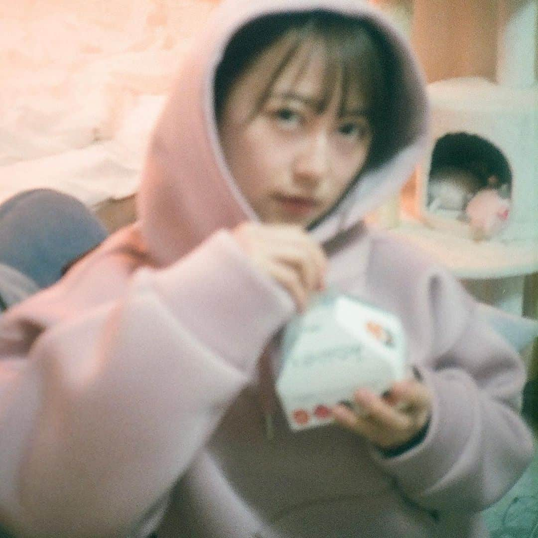 塚本美玲さんのインスタグラム写真 - (塚本美玲Instagram)「2月だね〜﻿ 節分だね👹﻿ きびだんご撒いて鬼退治に備よーっと﻿ 恵方巻きも豆も食べたよ 今年の恵方は南南東〜♪﻿ ﻿ #film#filmcamera」2月2日 18時31分 - mire_nyan