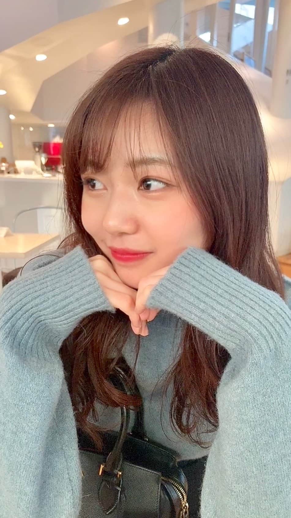 杉浦みずきのインスタグラム：「待ってる時間に📷 ・ 友達が撮ってくれました😋」