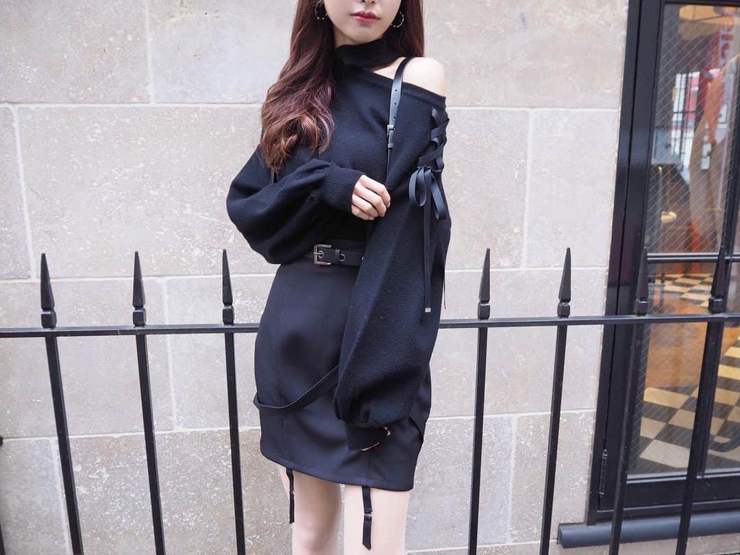 EATMEのインスタグラム：「2.2 update... #EATME #FEBRUARY  #NEW #ITEM . TOP画面のURLからEATME WEB  STOREをCHECK▶︎▶︎▶︎ @eatme_japan . 🌹シングルレースアップニットトップ ¥9,000(＋tax) BLK.CRM.O/WHT ☑︎FREE ※2.2発売予定 . 🌹ハーネスタイトスカート ¥9,000(＋tax) BLK.GRY.MIX ☑︎S/M ※2.2発売予定 . 🌹2WAYハーネス ¥6,000(＋tax) BLK ※2月発売予定 . #EATME_CODE #eatmejapan #イートミー」