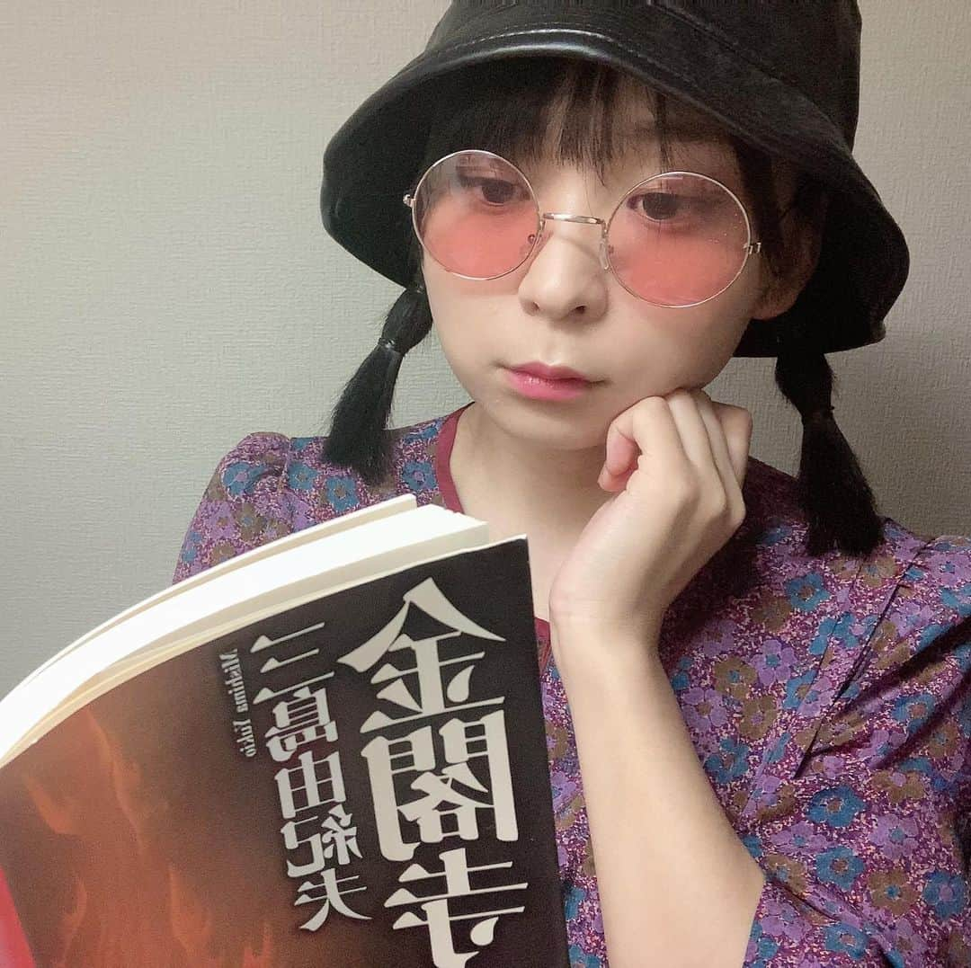 にゃんこスターさんのインスタグラム写真 - (にゃんこスターInstagram)「「趣味は読書です」と言ってはいたけど、まさかここまで本気だと思わなかった人  #見たことある人モノマネ #にゃんこスター #アンゴラ村長」2月2日 18時59分 - nyanco_star_pu_pu_mu